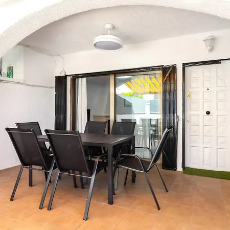 Tatil Evi Con Patio En